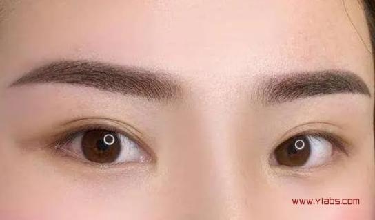 两眉中间红印预兆着什么 两眉之间有红印的命运
